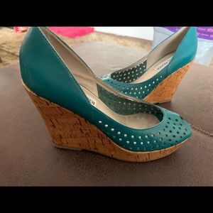 EUC Steve Madden Turquoise Cork Wedges Size 6